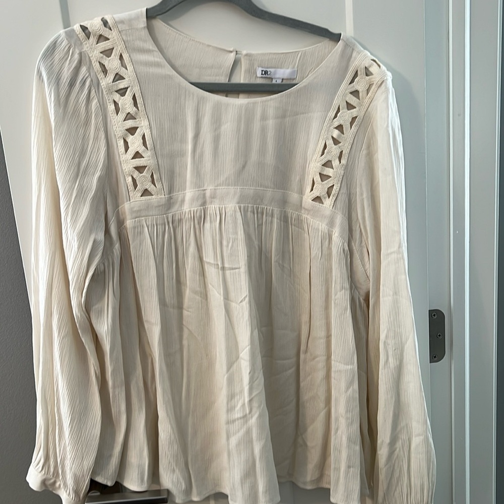 DR2 Blouse, cream, only worn a few times, cute for fall. Size Large.